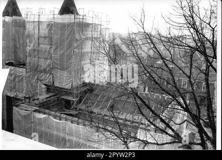 Potsdam Nauener Tor monumento città. Edificio storico. impalcatura teloni tetto costruzione tetto aperto 1998 ???? Nessuna data Foto: MAZ/Christel Köster [traduzione automatica] Foto Stock