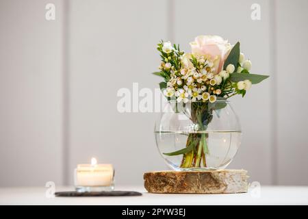 Un tavolo decorato per un banchetto Foto Stock