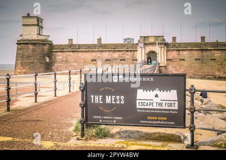 03.05.23 New Brighton, Wirral, Regno Unito. Fort Perch Rock è un'ex installazione di difesa situata alla foce della Liverpool Bay a New Brighton. Costruito in t Foto Stock