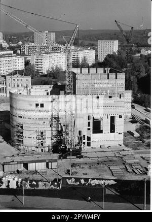 Potsdam Alter Markt teatro nuovo edificio demolizione GDR Wende Wendezeit con vista della zona residenziale neubaugebiet am Kanal vista aerea uccello vista fotografia? Ottobre 1991 Foto: MAZ/Christel Köster [traduzione automatica] Foto Stock