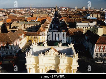 Vista dall'alto sulla porta di Brandeburgo, Brandenburger Straße in direzione della Chiesa di San Pietro e Paolo.Foto:MAZ/Hans-Werner Alexander, novembre 1994 [traduzione automatica] Foto Stock