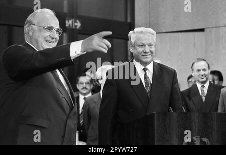 Germania, Bonn, 21.11.1991. Archivio: 30-18-20 Presidente russo a Bonn Foto: Presidente Boris Eltsin e Cancelliere Helmut Kohl [traduzione automatica] Foto Stock