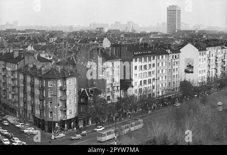 Bulgaria, Sofia, 11-16-1991. Archivio.: 30-12-24 Sofia, la capitale dello stato balcanico della Bulgaria, si trova nella parte occidentale del paese ai piedi del Monte Vitosha. I monumenti storici della città risalgono a oltre 2.000 anni fa, sotto il dominio parziale greco, romano, ottomano e sovietico. Foto: Centro città [traduzione automatica] Foto Stock