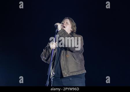 Lewis Capaldi esegue il pop and soul al CalCoast Credit Union Open Air Theatre di San Diego, California, il 4 maggio 2023. Il suo secondo album, Broken by Desire to be Heavenly sent, sarà pubblicato il 19 maggio. (Foto di Rishi Deka/Sipa USA) Foto Stock