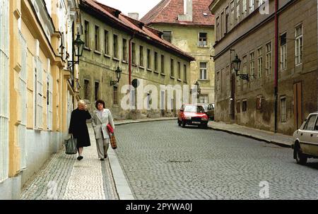 Repubblica Ceca / CZ-Praga / Città Vecchia Praga, vicolo sul Hrad?any (collina medievale del castello), 1992 // Sito Patrimonio dell'Umanità dell'UNESCO [traduzione automatica] Foto Stock