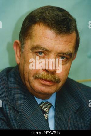 «Repubblica ceca, Janovice, 1994-11-08 esercizio militare ''Kouba-Chambra'' delle forze armate tedesche e ceche Foto: Bernd Wilz, Segretario di Stato parlamentare al Ministero della Difesa [traduzione automatica]» Foto Stock