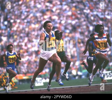 Olympic.it, Monaco 1972, 100m donne. Renate Stecher (GDR/in testa). A destra: Barbara Ferrell (USA). [traduzione automatica] Foto Stock