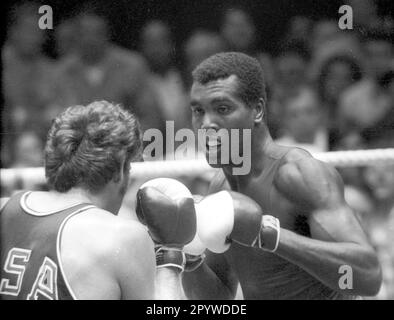 Olympic Games, Monaco di Baviera 1972 Boxing , Heavyweight, Quarterfinal, campione olimpico Teofilo Stevenson (Cuba) vs. Duane Bobick (USA) 09/06/1972 [traduzione automatica] Foto Stock