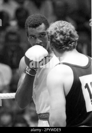 Olympic Games, Monaco di Baviera 1972 Boxing , Heavyweight, Semifinal, campione olimpico Teofilo Stevenson (Cuba) vs. Peter Hussing (FRG) 08.09.1972 [traduzione automatica] Foto Stock