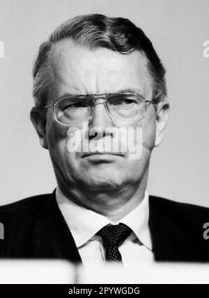 Henning SCHULTE-NOELLE , Presidente del Consiglio di Amministrazione di Allianz AG , maggio 1994 [traduzione automatica] Foto Stock