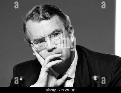 Henning SCHULTE-NOELLE , Presidente del Consiglio di Amministrazione di Allianz AG , maggio 1994 [traduzione automatica] Foto Stock