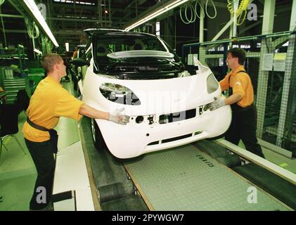 FRA , FRANCIA : produzione di SMART in Hambach a MCC AG , filiale di Daimler-Benz AG , ottobre 1998 [traduzione automatica] Foto Stock