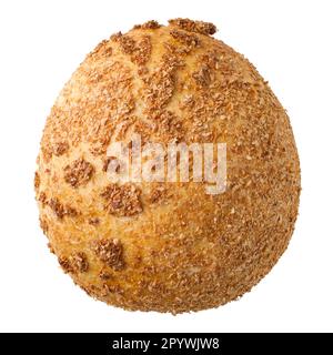 Tradizionale pane di grano duro di crusca fatto in casa, isolato su sfondo bianco Foto Stock