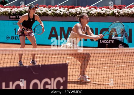 Madrid, Spagna. 05th maggio, 2023. Tennis: Mutua Madrid Torneo di tennis aperto - Madrid, Doppia partita, semifinale, Donne: Jessica Pegula (USA) e Coco Gauff (USA) V Marta Kostyuk (UKR) e Elena-Gabriela Ruse (ROU). Credit: EnriquePSans/Alamy Live News Foto Stock