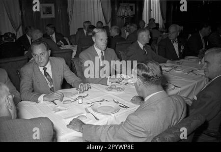 Incontro della Camera di Commercio americana (AHK) presso l'Hotel Kempinski di Berlino, ottobre 1955. Foto Stock