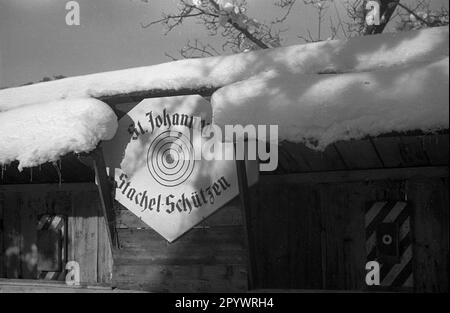 'Segno d'ingresso del locale sport tiro club ''St. Johanner Stachel-Schuetzen''. Foto non datata, probabilmente nell'inverno del 1938/39.' Foto Stock