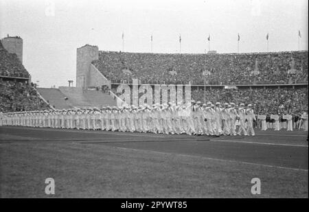 Ingresso della squadra tedesca alla cerimonia di apertura dei Giochi Olimpici dello Stadio Olimpico di Berlino. Foto Stock