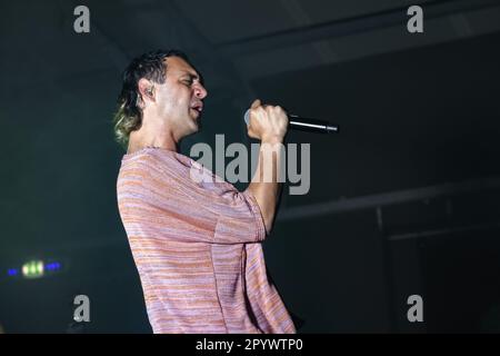 Cosmo suona durante il concerto del Blitz Live Club Tour presso il Largo Venue Club di Roma il 04 maggio 2023

 Foto Stock