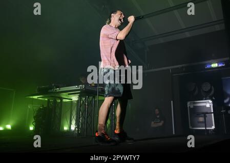 Roma, Italia. 04th maggio, 2023. Cosmo suona durante il concerto del Blitz Live Club Tour presso il Largo Venue Club di Roma, Italia, il 04 maggio 2023 Credit: Independent Photo Agency/Alamy Live News Foto Stock