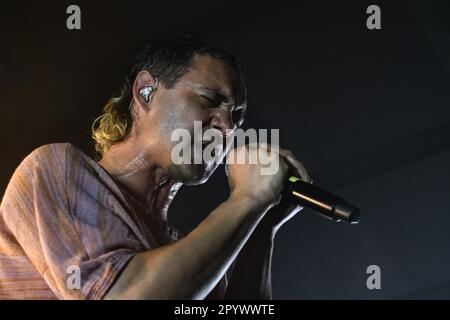 Roma, Italia. 04th maggio, 2023. Cosmo suona durante il concerto del Blitz Live Club Tour presso il Largo Venue Club di Roma, Italia, il 04 maggio 2023 Credit: Independent Photo Agency/Alamy Live News Foto Stock