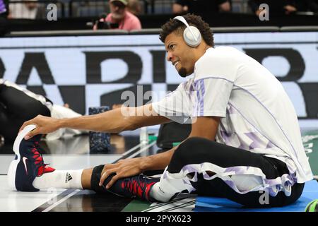 Belgrado, Serbia, 4 maggio 2023. Walter Tavares del Real Madrid si scalda durante il gioco Play Off 4 - 2022/2023 Turkish Airlines Eurolega Match tra Partizan Mozzart Bet Belgrado e Real Madrid alla Stark Arena di Belgrado, Serbia. 4 maggio 2023. Credito: Nikola Krstic/Alamy Foto Stock