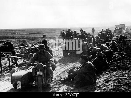 Truppe tedesche in anticipo durante i combattimenti nei pressi di Vyazma. Foto: Freytag [traduzione automatica] Foto Stock