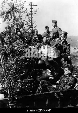Le truppe si trasferiscono nella loro area di sosta sulla linea di demarcazione tedesco-russa nel maggio 1941. Foto: Hermann [traduzione automatica] Foto Stock