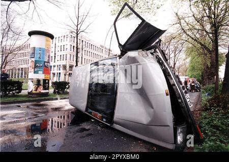 Incidente stradale sulla B9 a Bonn. [traduzione automatica] Foto Stock