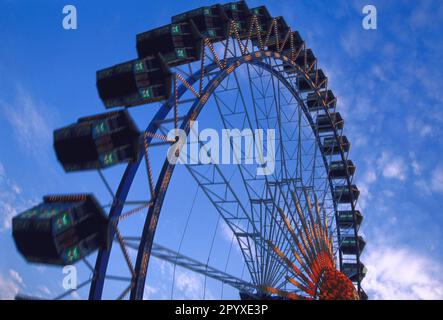 Grande ruota all'Oktoberfest di Monaco. Foto Stock