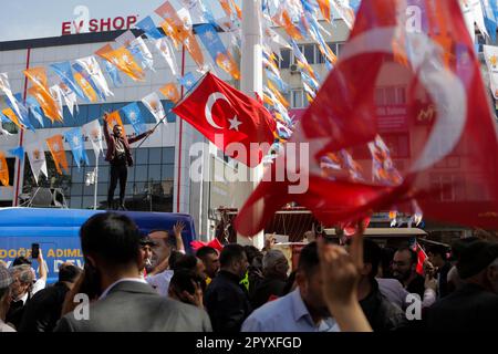 5 maggio 2023: Gaziantep, Turchia. 05 maggio 2023. In molte parti della città turca meridionale di Gaziantep si vedono canzoni e balli, striscioni politici e cartelloni pubblicitari. I partiti turchi proseguono i loro sforzi nella campagna elettorale in vista delle elezioni presidenziali e parlamentari del maggio 14 a Turkiye (Credit Image: © Zakariya Yahya/IMAGESLIVE via ZUMA Press Wire) SOLO PER USO EDITORIALE! Non per USO commerciale! Foto Stock