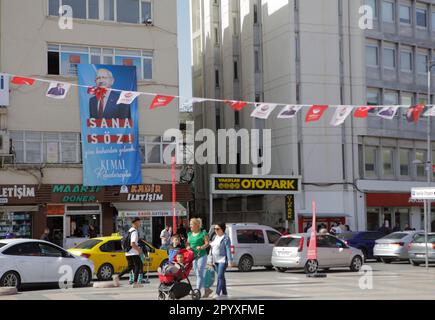 5 maggio 2023: Gaziantep, Turchia. 05 maggio 2023. In molte parti della città turca meridionale di Gaziantep si vedono canzoni e balli, striscioni politici e cartelloni pubblicitari. I partiti turchi proseguono i loro sforzi nella campagna elettorale in vista delle elezioni presidenziali e parlamentari del maggio 14 a Turkiye (Credit Image: © Zakariya Yahya/IMAGESLIVE via ZUMA Press Wire) SOLO PER USO EDITORIALE! Non per USO commerciale! Foto Stock