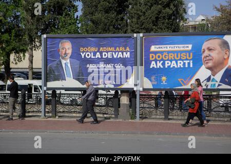 5 maggio 2023: Gaziantep, Turchia. 05 maggio 2023. In molte parti della città turca meridionale di Gaziantep si vedono canzoni e balli, striscioni politici e cartelloni pubblicitari. I partiti turchi proseguono i loro sforzi nella campagna elettorale in vista delle elezioni presidenziali e parlamentari del maggio 14 a Turkiye (Credit Image: © Zakariya Yahya/IMAGESLIVE via ZUMA Press Wire) SOLO PER USO EDITORIALE! Non per USO commerciale! Foto Stock