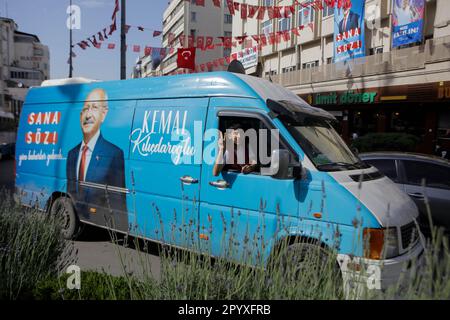 5 maggio 2023: Gaziantep, Turchia. 05 maggio 2023. In molte parti della città turca meridionale di Gaziantep si vedono canzoni e balli, striscioni politici e cartelloni pubblicitari. I partiti turchi proseguono i loro sforzi nella campagna elettorale in vista delle elezioni presidenziali e parlamentari del maggio 14 a Turkiye (Credit Image: © Zakariya Yahya/IMAGESLIVE via ZUMA Press Wire) SOLO PER USO EDITORIALE! Non per USO commerciale! Foto Stock