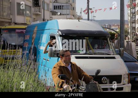 5 maggio 2023: Gaziantep, Turchia. 05 maggio 2023. In molte parti della città turca meridionale di Gaziantep si vedono canzoni e balli, striscioni politici e cartelloni pubblicitari. I partiti turchi proseguono i loro sforzi nella campagna elettorale in vista delle elezioni presidenziali e parlamentari del maggio 14 a Turkiye (Credit Image: © Zakariya Yahya/IMAGESLIVE via ZUMA Press Wire) SOLO PER USO EDITORIALE! Non per USO commerciale! Foto Stock