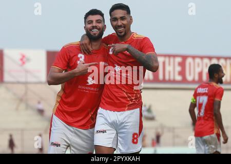 Bashundhara King il giocatore brasiliano Miguel Ferreira Damasceno (Red J-8) festeggia uno dei suoi due goaldurante la Bangladesh Premier League 2022-23 ma Foto Stock