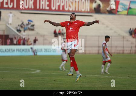 Bashundhara King il giocatore brasiliano Miguel Ferreira Damasceno (Red J-8) festeggia uno dei suoi due goaldurante la Bangladesh Premier League 2022-23 ma Foto Stock