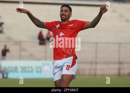 Bashundhara King il giocatore brasiliano Miguel Ferreira Damasceno (Red J-8) festeggia uno dei suoi due goaldurante la Bangladesh Premier League 2022-23 ma Foto Stock