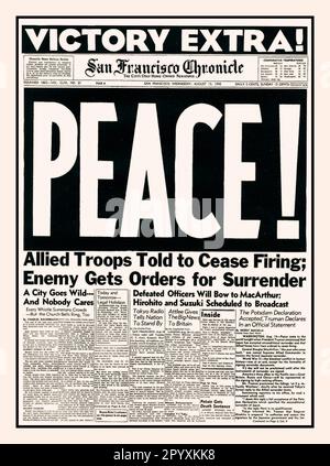 VJ GIORNO WW2 PACE ! Il Giappone rinuncia Newpaper titolo San Francisco Chronicle. AGO.15th 1945 fine della seconda guerra mondiale il Giappone si arrende. Il V-J Day, o Victory Over Japan Day, segna la fine della seconda guerra mondiale, una delle guerre più letali e distruttive della storia. Quando il presidente Harry S. Truman ha annunciato il 14 agosto 1945, che il Giappone si era arreso incondizionatamente, cittadini stanchi di guerra in tutto il mondo sono scoppiati in festa. Foto Stock