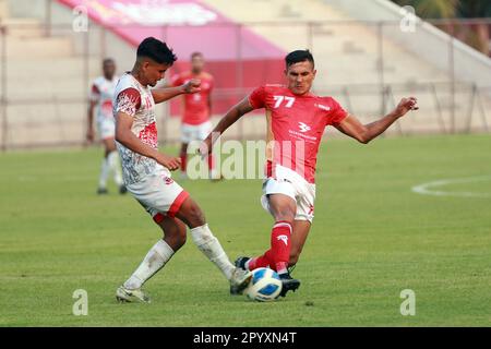 Bashundhara King Uzbekistan giocatore Asror Gafurov (Red J-77) durante il Bangladesh Premier League 2022-23 partita contro Bangladesh Muktijoddha SKC at Foto Stock