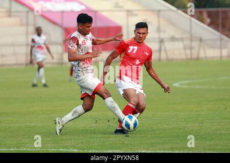 Bashundhara King Uzbekistan giocatore Asror Gafurov (Red J-77) durante il Bangladesh Premier League 2022-23 partita contro Bangladesh Muktijoddha SKC at Foto Stock