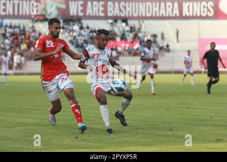 Bashundhara Kings, difensore di M.. Saad Uddin (Red J-22) Bangladesh Premier League 2022-23 partita tra Basundhra Kings e Bangladesh Muktijoddha SKC at Foto Stock