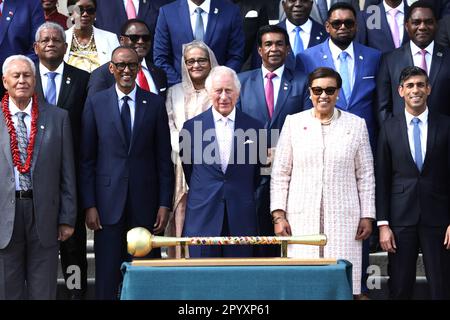 (Da sinistra a destra) Presidente delle Samoa, Afioga Tuimalealifano Vaaletoa Sualauvi II, Presidente delle Seychelles, Wavel Ramkalawan, primo Ministro della Namibia, Saara Kuugongelwa, Presidente del Ruanda, Paul Kagame, Presidente del Malawi, Lazarus Chakwera, primo ministro del Bangladesh, Sheikh Hasina, re Carlo III, presidente di Maurizio, Prithvirajsing Roopun, Il primo Ministro della Guyana, Mark Phillips, il Segretario Generale del Commonwealth, Patricia Scotland, la Baronessa Scotland di Asthal, il primo Ministro Rishi Sunak e il Presidente dello Zambia, Hakainde Hichilema, partecipano alla reception del Commonwealth a Marlborough House, Foto Stock