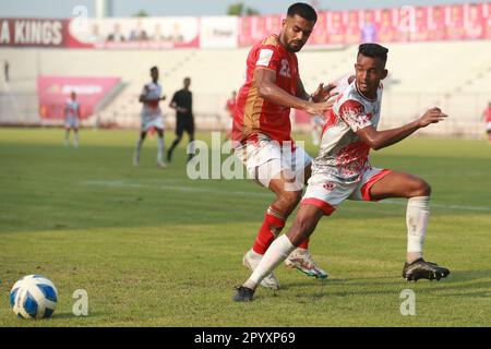 Bashundhara Kings, difensore di M.. Saad Uddin (Red J-22) Bangladesh Premier League 2022-23 partita tra Basundhra Kings e Bangladesh Muktijoddha SKC at Foto Stock