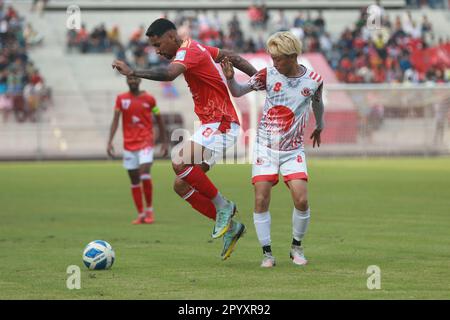 Bashundhara King giocatore brasiliano Miguel Ferreira Damasceno (Rosso J-8) durante la partita della Lega 2022-23 del Bangladesh contro il Bangladesh Muktijodd Foto Stock