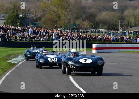 Gary Pearson, Jaguar D-Type Long Nose, James Wood, Lotus-Climax 15, Salvadori Cup, un pilota singolo di 20 minuti per le vetture Sport Racing che hanno gareggiato Foto Stock