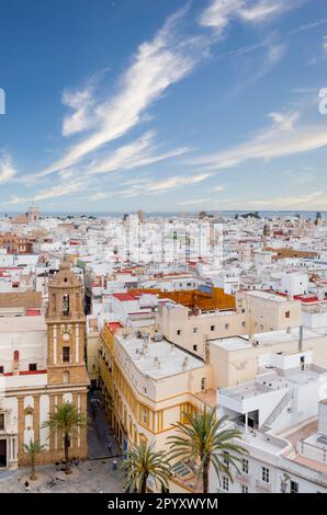 La vista dalla cima della torre dell'orologio nella Cattedrale di Cadice nel centro di Cadice, Spagna Foto Stock