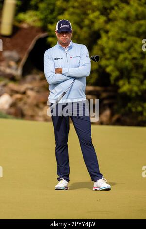 Charlotte, North Carolina, Stati Uniti. 5th maggio, 2023. Stewart Cink sul green 7th durante il secondo round del campionato Wells Fargo 2023 al Quail Hollow Club di Charlotte, NC. (Scott Kinser/Cal Sport Media)(immagine di credito: © Scott Kinser/Cal Sport Media). Credit: csm/Alamy Live News Foto Stock