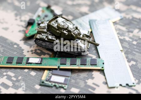 serbatoio militare e microcircuiti. mimetizzazione verde Foto Stock