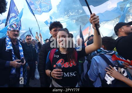 Napoli, Italia. 04th maggio, 2023. Napoli, 2023 maggio: I popoli di Napoli festeggiano la vittoria della Serie A (Foto Mosca/SPP) Credit: SPP Sport Press Photo. /Alamy Live News Foto Stock