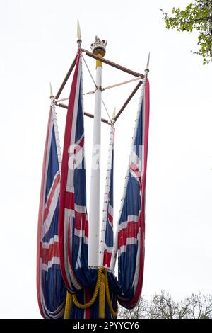 Londra, Regno Unito. 02nd maggio, 2023. Londra, Inghilterra, 2nd 2023 maggio: Monumenti storici di Londra, bandiere, durante la settimana prima dell'incoronazione di re Carlo III. La cerimonia vedrà sua Maestà Re Carlo III incoronato insieme alla Regina Consort (Camilla) a Londra, in Inghilterra, il 6th maggio 2023. (Daniela Porcelli/SPP) Credit: SPP Sport Press Photo. /Alamy Live News Foto Stock